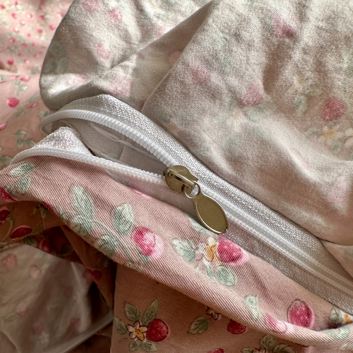 91家纺网 家纺一手货源 找家纺 欧尚 2025新款云柔棉床盖四件套 草莓