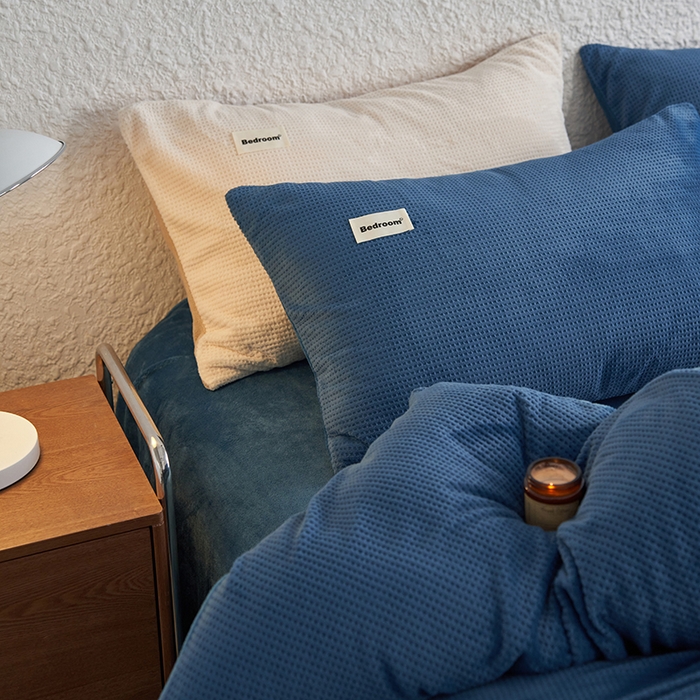 91家纺网 家纺一手货源 找家纺 眠博士 2025新款华夫格剪花牛奶绒加厚保暖四件套 华夫格剪花-靛青