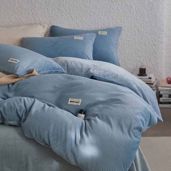 91家纺网 家纺一手货源 找家纺 眠博士 2025新款华夫格剪花牛奶绒加厚保暖四件套 华夫格剪花-雾霾蓝