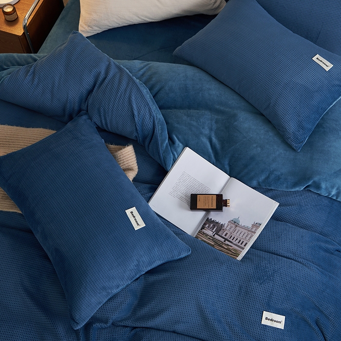 91家纺网 家纺一手货源 找家纺 眠博士 2025新款华夫格剪花牛奶绒加厚保暖四件套 华夫格剪花-靛青