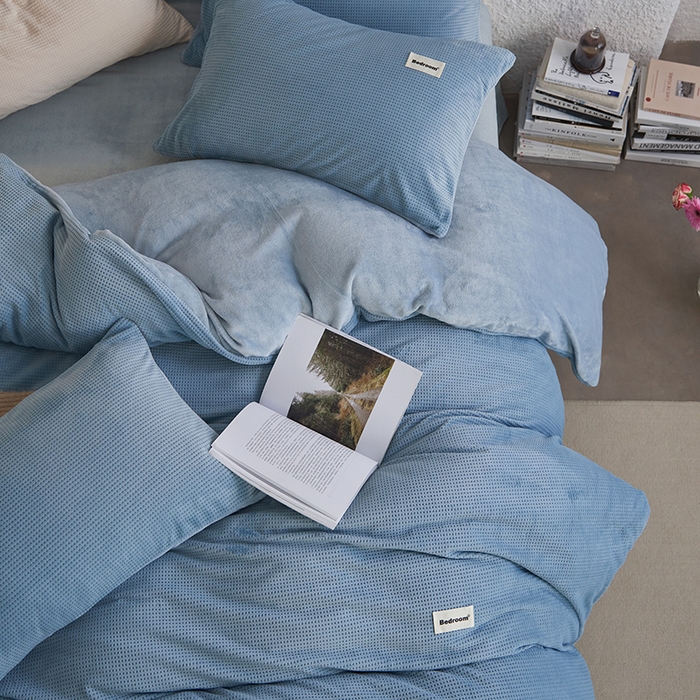 91家纺网 家纺一手货源 找家纺 眠博士 2025新款华夫格剪花牛奶绒加厚保暖四件套 华夫格剪花-雾霾蓝