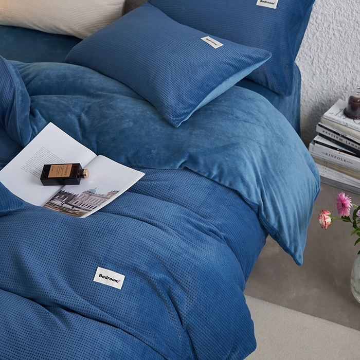 91家纺网 家纺一手货源 找家纺 眠博士 2025新款华夫格剪花牛奶绒加厚保暖四件套 华夫格剪花-靛青