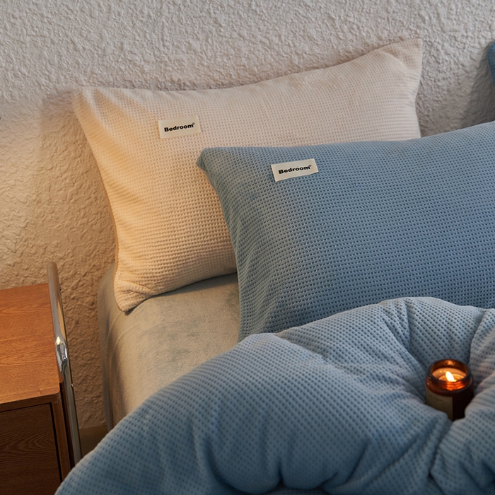 91家纺网 家纺一手货源 找家纺 眠博士 2025新款华夫格剪花牛奶绒加厚保暖四件套 华夫格剪花-雾霾蓝