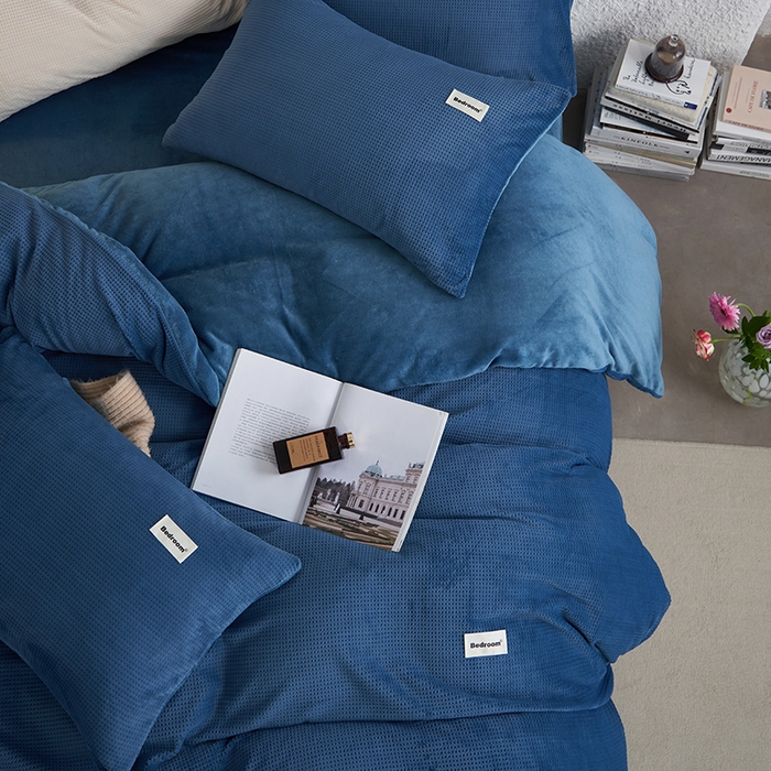 91家纺网 家纺一手货源 找家纺 眠博士 2025新款华夫格剪花牛奶绒加厚保暖四件套 华夫格剪花-靛青