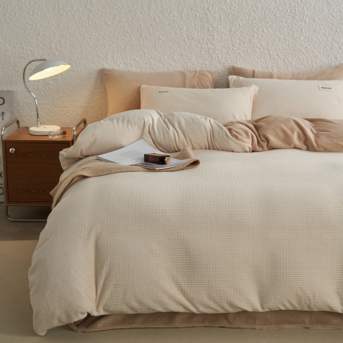 91家纺网 家纺一手货源 找家纺 眠博士 2025新款华夫格剪花牛奶绒加厚保暖四件套 华夫格剪花-白-咖