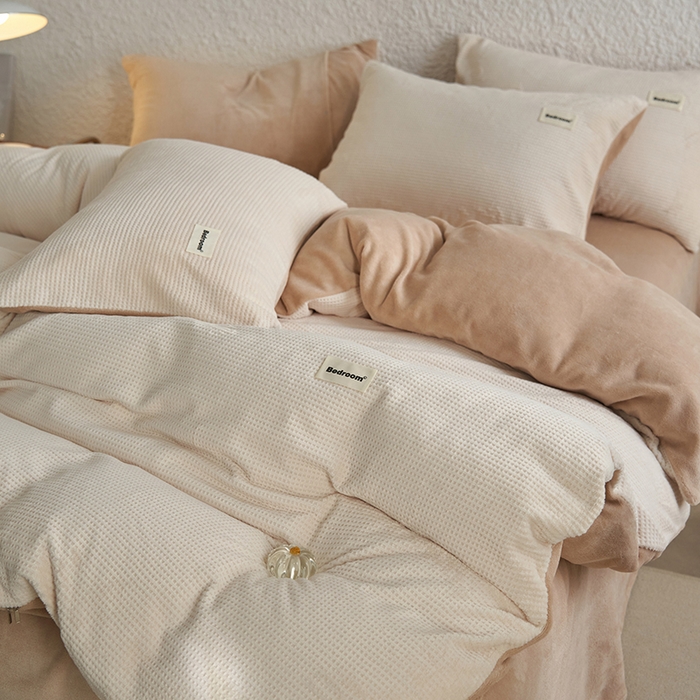 91家纺网 家纺一手货源 找家纺 眠博士 2025新款华夫格剪花牛奶绒加厚保暖四件套 华夫格剪花-白-咖