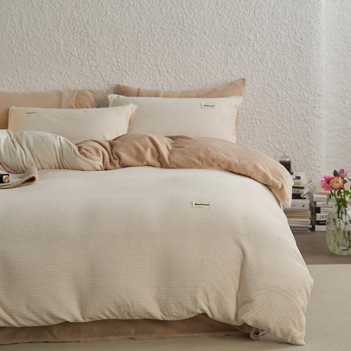 91家纺网 家纺一手货源 找家纺 眠博士 2025新款华夫格剪花牛奶绒加厚保暖四件套 华夫格剪花-白-咖