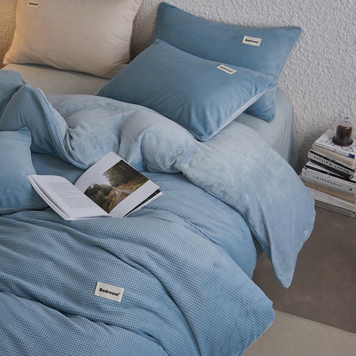 91家纺网 家纺一手货源 找家纺 眠博士 2025新款华夫格剪花牛奶绒加厚保暖四件套 华夫格剪花-雾霾蓝