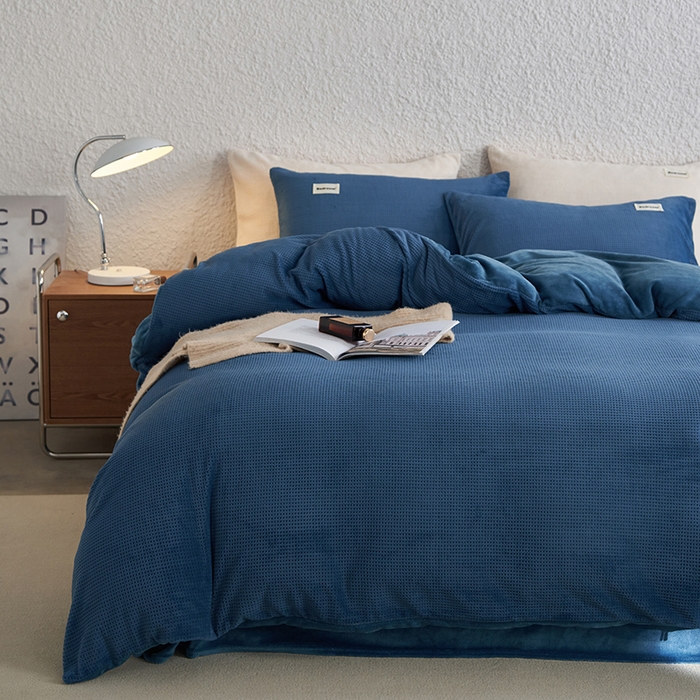 91家纺网 家纺一手货源 找家纺 眠博士 2025新款华夫格剪花牛奶绒加厚保暖四件套 华夫格剪花-靛青