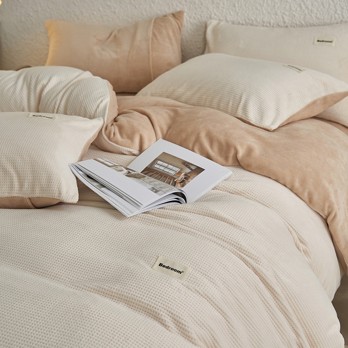 91家纺网 家纺一手货源 找家纺 （总）眠博士 2025新款华夫格剪花牛奶绒加厚保暖四件套