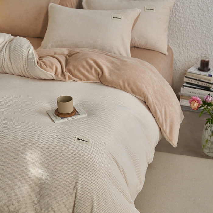 91家纺网 家纺一手货源 找家纺 （总）眠博士 2025新款华夫格剪花牛奶绒加厚保暖四件套