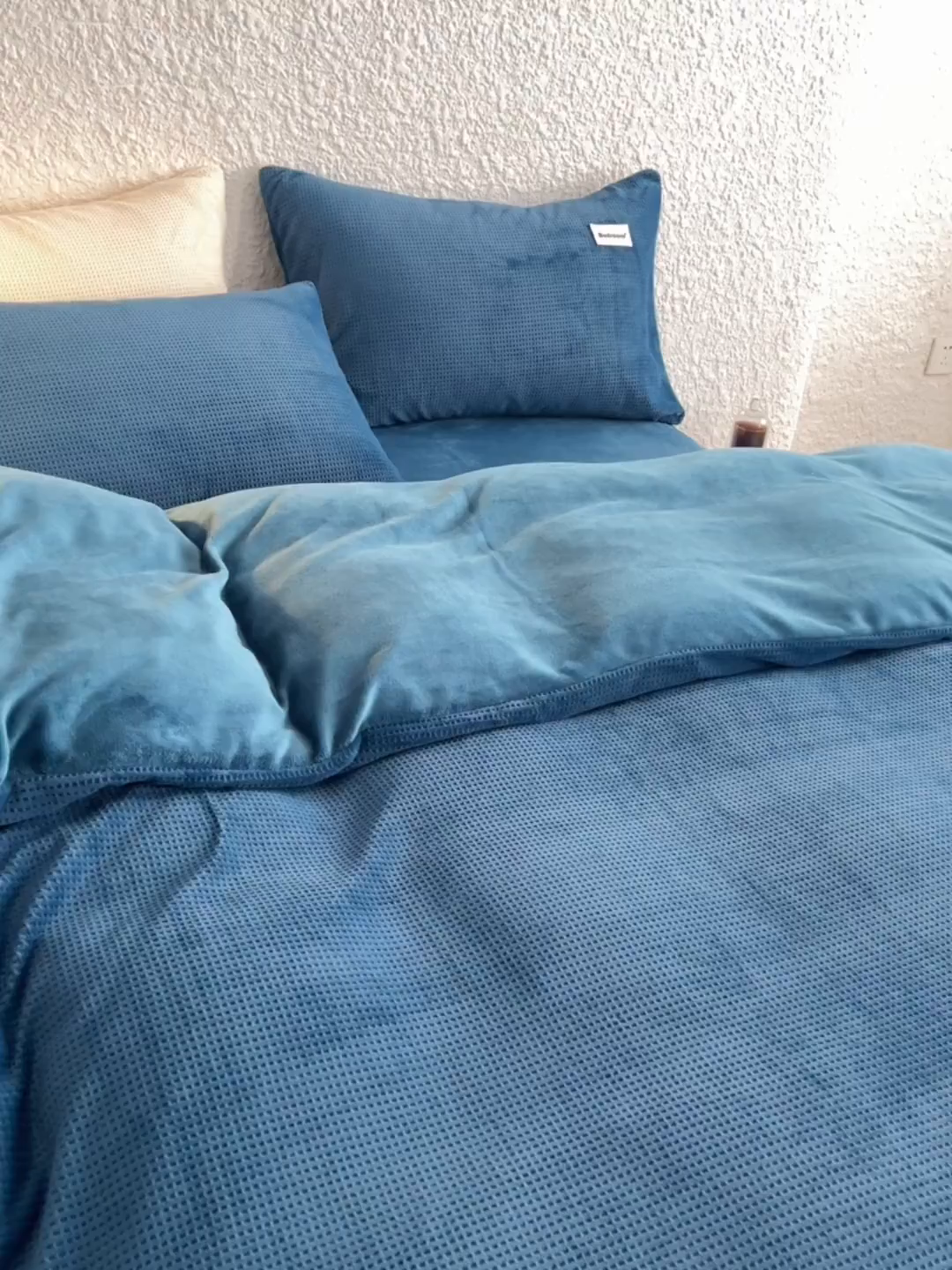 91家纺网 家纺一手货源 找家纺 眠博士 2025新款华夫格剪花牛奶绒加厚保暖四件套 华夫格剪花-靛青