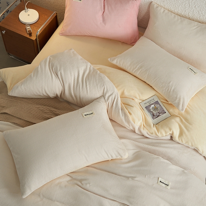 91家纺网 家纺一手货源 找家纺 眠博士 2025新款华夫格剪花牛奶绒加厚保暖四件套 华夫格剪花-奶黄