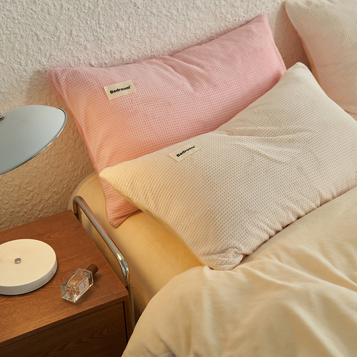 91家纺网 家纺一手货源 找家纺 眠博士 2025新款华夫格剪花牛奶绒加厚保暖四件套 华夫格剪花-奶黄