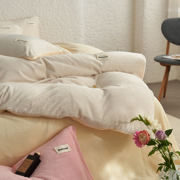 91家纺网 家纺一手货源 找家纺 眠博士 2025新款华夫格剪花牛奶绒加厚保暖四件套 华夫格剪花-奶黄