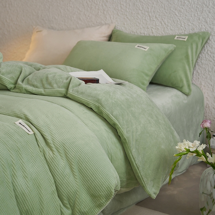 91家纺网 家纺一手货源 找家纺 眠博士 2025新款华夫格剪花牛奶绒加厚保暖四件套 华夫格剪花-苹果绿