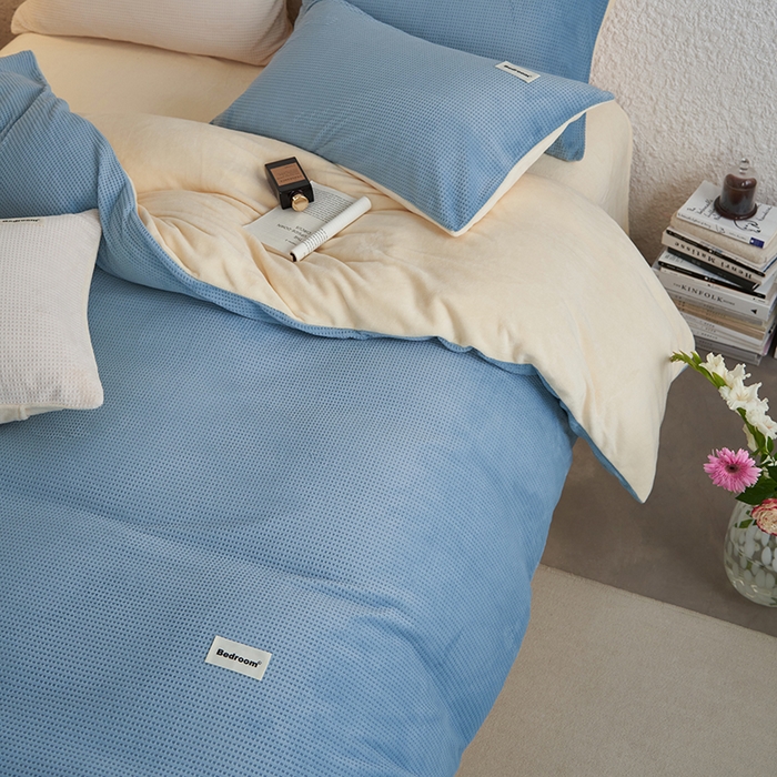 91家纺网 家纺一手货源 找家纺 眠博士 2025新款华夫格剪花牛奶绒加厚保暖四件套 华夫格剪花-蓝-黄