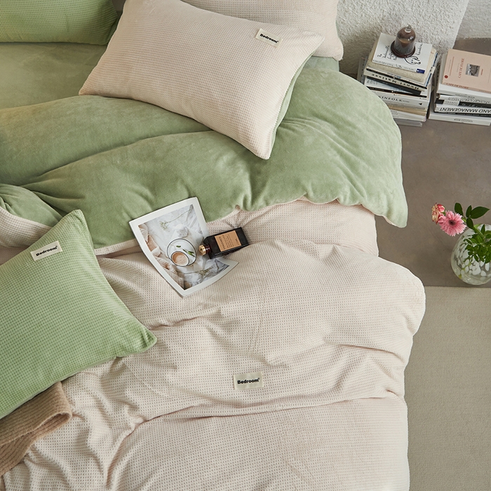 91家纺网 家纺一手货源 找家纺 眠博士 2025新款华夫格剪花牛奶绒加厚保暖四件套 华夫格剪花-白-绿