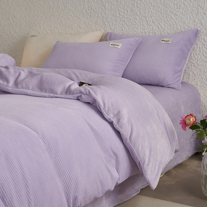 91家纺网 家纺一手货源 找家纺 眠博士 2025新款华夫格剪花牛奶绒加厚保暖四件套 华夫格剪花-丁香紫