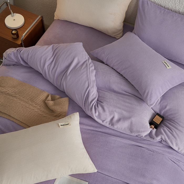91家纺网 家纺一手货源 找家纺 眠博士 2025新款华夫格剪花牛奶绒加厚保暖四件套 华夫格剪花-丁香紫