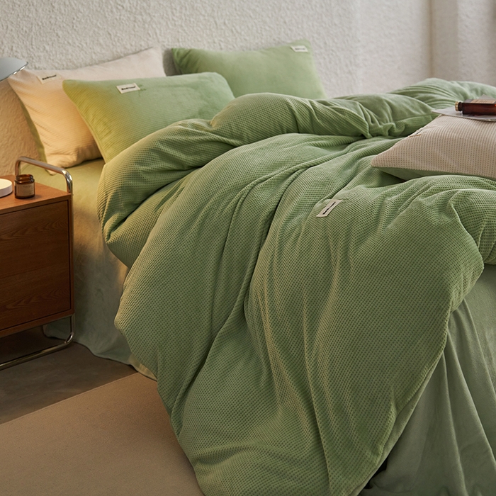 91家纺网 家纺一手货源 找家纺 眠博士 2025新款华夫格剪花牛奶绒加厚保暖四件套 华夫格剪花-苹果绿