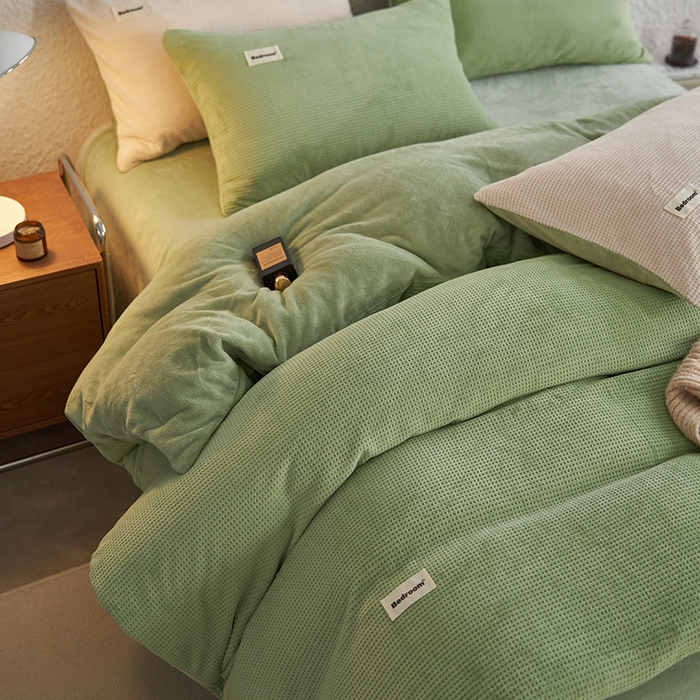 91家纺网 家纺一手货源 找家纺 眠博士 2025新款华夫格剪花牛奶绒加厚保暖四件套 华夫格剪花-苹果绿