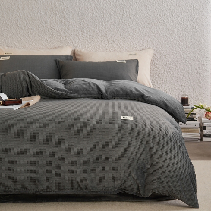 91家纺网 家纺一手货源 找家纺 眠博士 2025新款华夫格剪花牛奶绒加厚保暖四件套 华夫格剪花-深灰