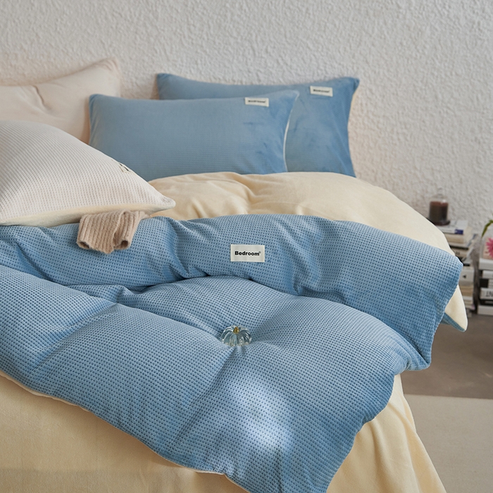 91家纺网 家纺一手货源 找家纺 眠博士 2025新款华夫格剪花牛奶绒加厚保暖四件套 华夫格剪花-蓝-黄