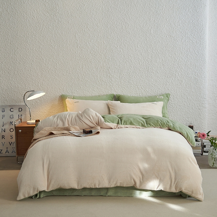 91家纺网 家纺一手货源 找家纺 眠博士 2025新款华夫格剪花牛奶绒加厚保暖四件套 华夫格剪花-白-绿