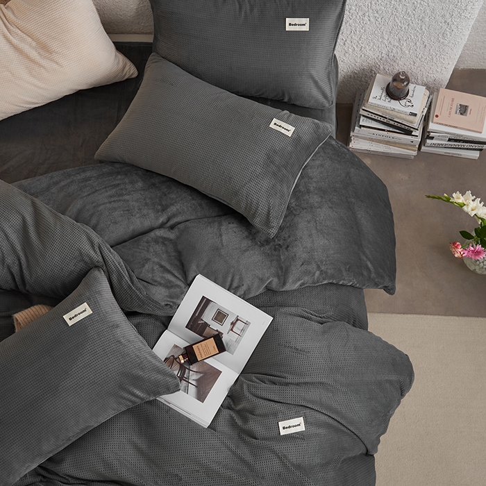 91家纺网 家纺一手货源 找家纺 眠博士 2025新款华夫格剪花牛奶绒加厚保暖四件套 华夫格剪花-深灰