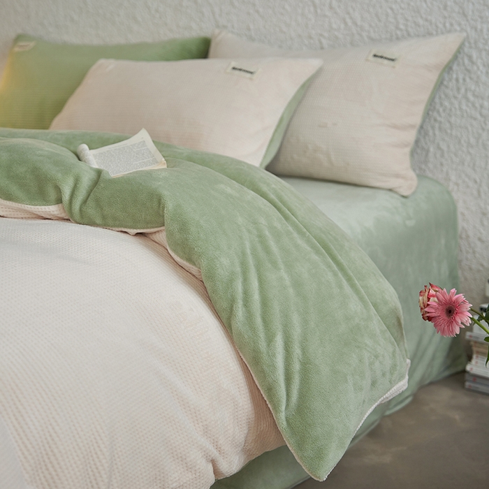 91家纺网 家纺一手货源 找家纺 眠博士 2025新款华夫格剪花牛奶绒加厚保暖四件套 华夫格剪花-白-绿