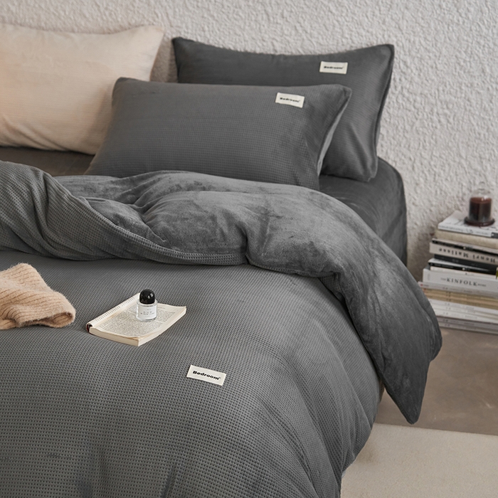 91家纺网 家纺一手货源 找家纺 眠博士 2025新款华夫格剪花牛奶绒加厚保暖四件套 华夫格剪花-深灰