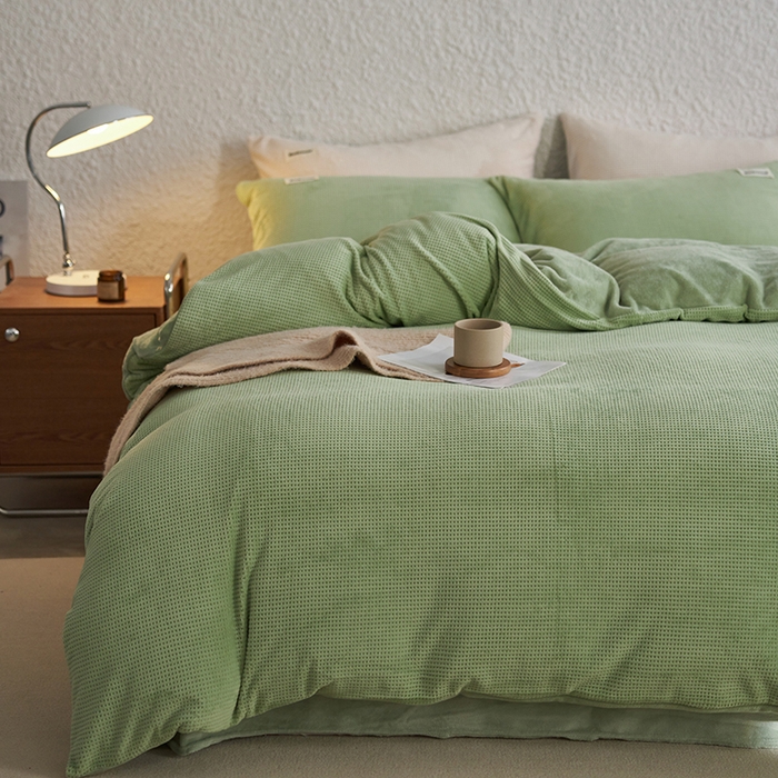 91家纺网 家纺一手货源 找家纺 眠博士 2025新款华夫格剪花牛奶绒加厚保暖四件套 华夫格剪花-苹果绿