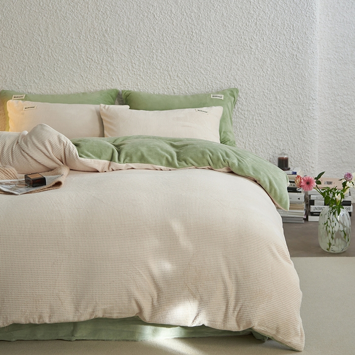 91家纺网 家纺一手货源 找家纺 眠博士 2025新款华夫格剪花牛奶绒加厚保暖四件套 华夫格剪花-白-绿