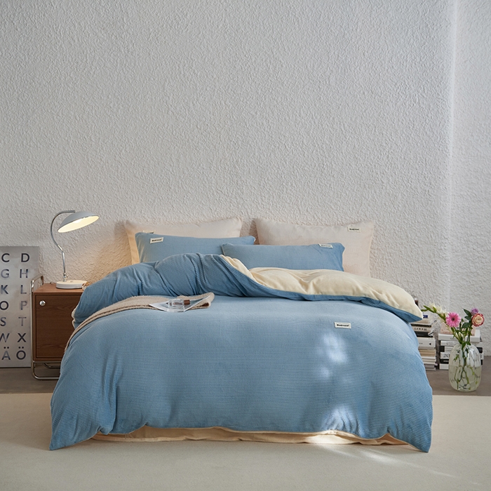 91家纺网 家纺一手货源 找家纺 眠博士 2025新款华夫格剪花牛奶绒加厚保暖四件套 华夫格剪花-蓝-黄