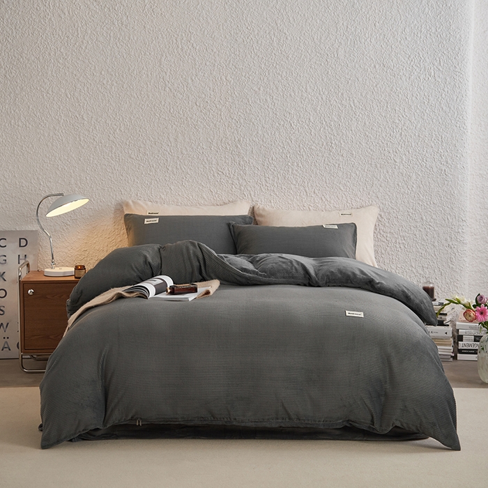 91家纺网 家纺一手货源 找家纺 眠博士 2025新款华夫格剪花牛奶绒加厚保暖四件套 华夫格剪花-深灰