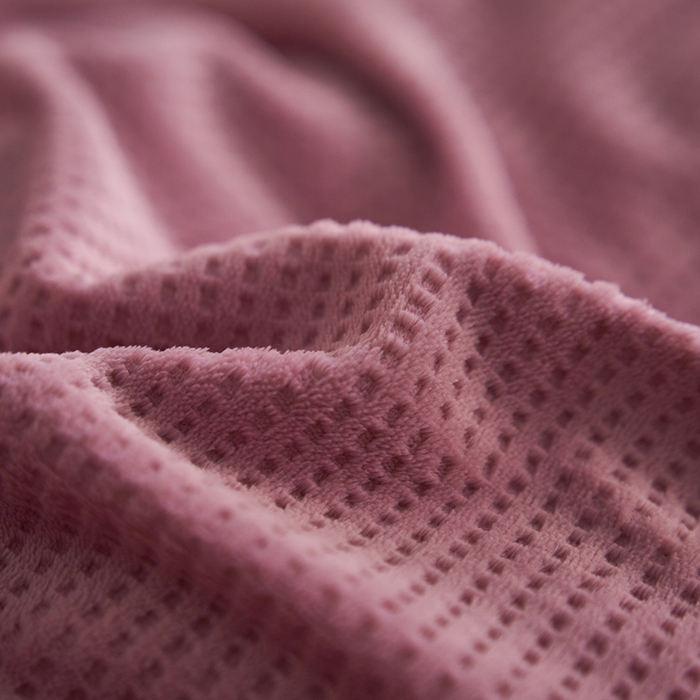 91家纺网 家纺一手货源 找家纺 眠博士 2025新款华夫格剪花牛奶绒加厚保暖四件套 华夫格剪花-豆沙-粉