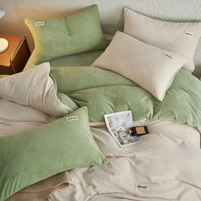 91家纺网 家纺一手货源 找家纺 眠博士 2025新款华夫格剪花牛奶绒加厚保暖四件套 华夫格剪花-白-绿