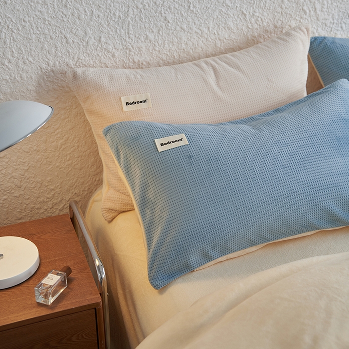 91家纺网 家纺一手货源 找家纺 眠博士 2025新款华夫格剪花牛奶绒加厚保暖四件套 华夫格剪花-蓝-黄