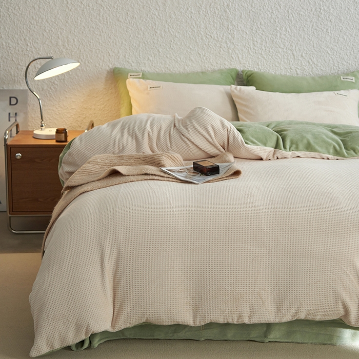 91家纺网 家纺一手货源 找家纺 眠博士 2025新款华夫格剪花牛奶绒加厚保暖四件套 华夫格剪花-白-绿