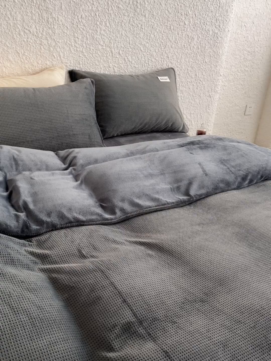 91家纺网 家纺一手货源 找家纺 眠博士 2025新款华夫格剪花牛奶绒加厚保暖四件套 华夫格剪花-深灰