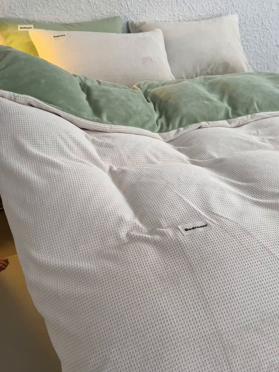 91家纺网 家纺一手货源 找家纺 眠博士 2025新款华夫格剪花牛奶绒加厚保暖四件套 华夫格剪花-白-绿