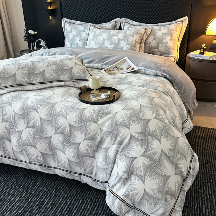 91家纺网 家纺一手货源 找家纺 （总）诺梵家纺 2025新款8.2斤宽边织带雕花绒牛奶绒四件套