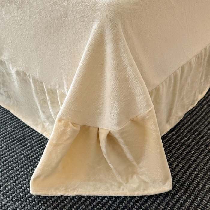 91家纺网 家纺一手货源 找家纺 诺梵家纺 2025新款8.2斤宽边织带雕花绒牛奶绒四件套 云烟-绿