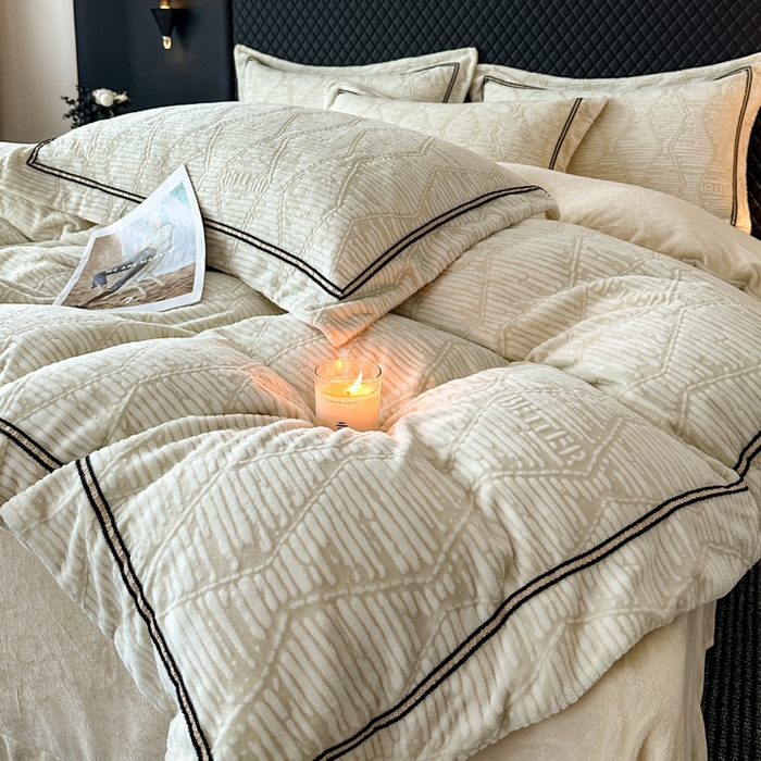 91家纺网 家纺一手货源 找家纺 诺梵家纺 2025新款8.2斤宽边织带雕花绒牛奶绒四件套 云烟-绿