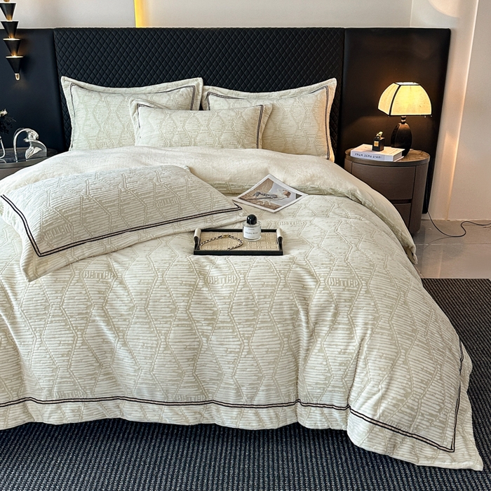 91家纺网 家纺一手货源 找家纺 诺梵家纺 2025新款8.2斤宽边织带雕花绒牛奶绒四件套 云烟-绿