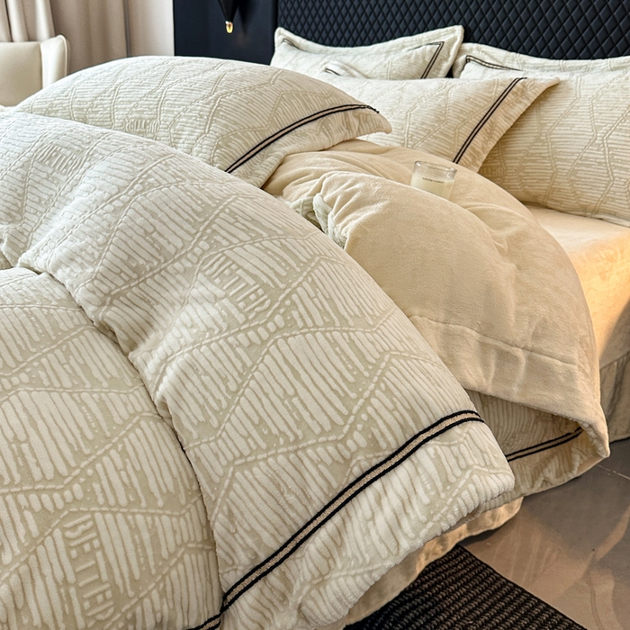 诺梵家纺 2025新款8.2斤宽边织带雕花绒牛奶绒四件套 云烟-绿