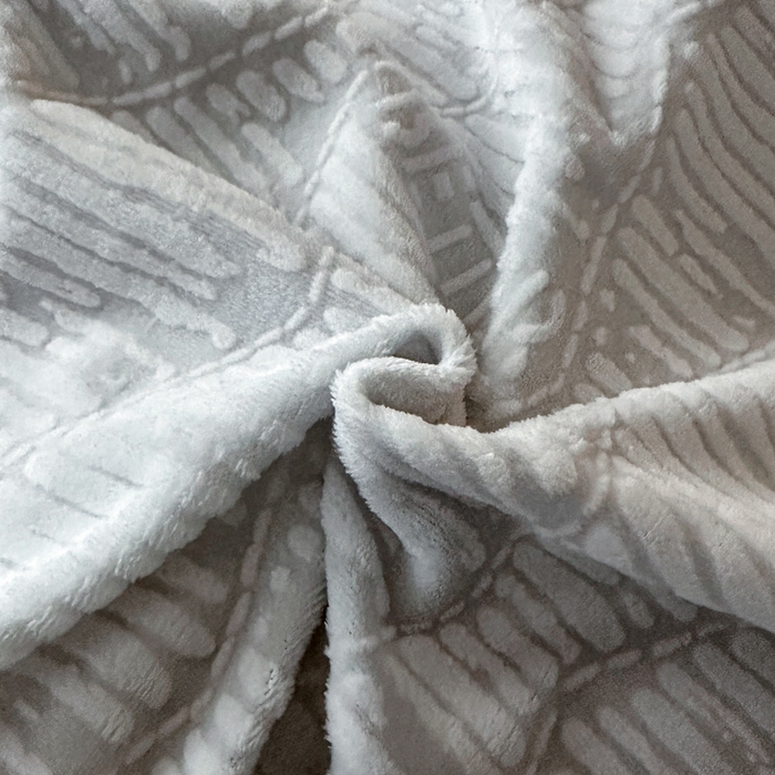 91家纺网 家纺一手货源 找家纺 诺梵家纺 2025新款8.2斤宽边织带雕花绒牛奶绒四件套 云烟-灰