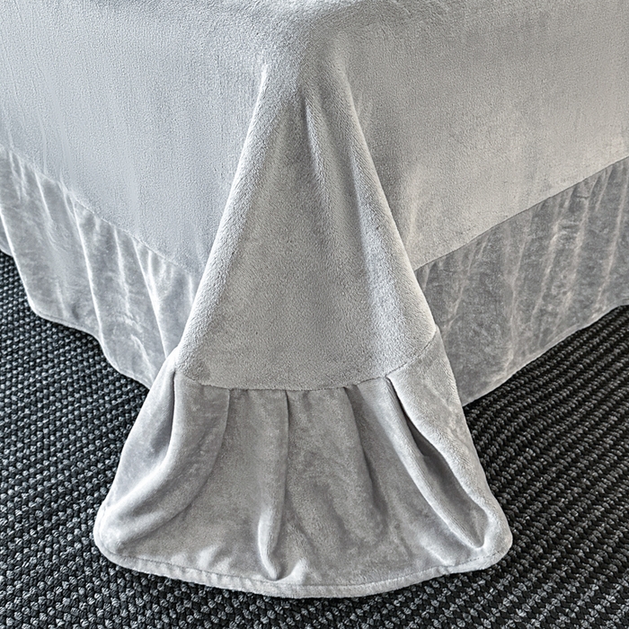 91家纺网 家纺一手货源 找家纺 诺梵家纺 2025新款8.2斤宽边织带雕花绒牛奶绒四件套 云烟-灰