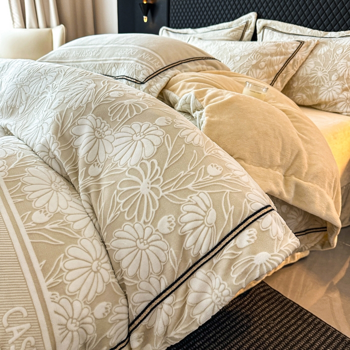 诺梵家纺 2025新款8.2斤宽边织带雕花绒牛奶绒四件套 清雅-黄